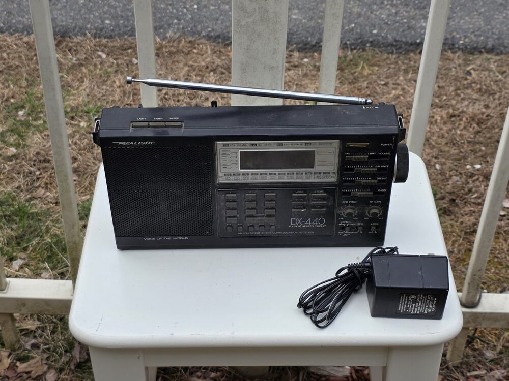 REALISTIC DX-440 AM FM SW Portable Receiver Radio PLL, Shortwave--Plays Tested